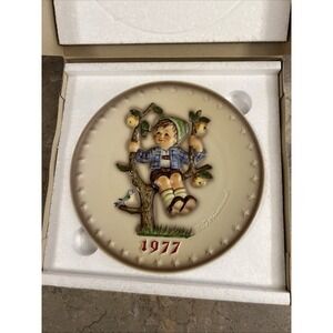 1977 Hummel Goebel Boy In Apple Tree Annual Plate